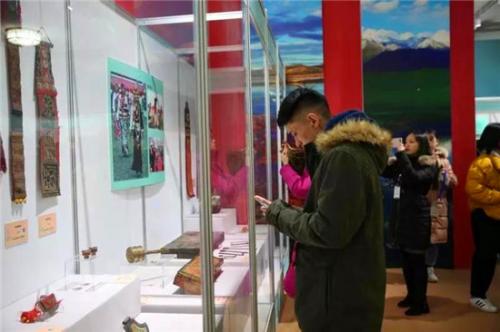 “多元华彩·融合创新——青海民族民间艺术展”在京开展
