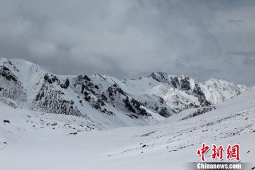 青海岗什卡雪峰成滑雪登山爱好者乐园